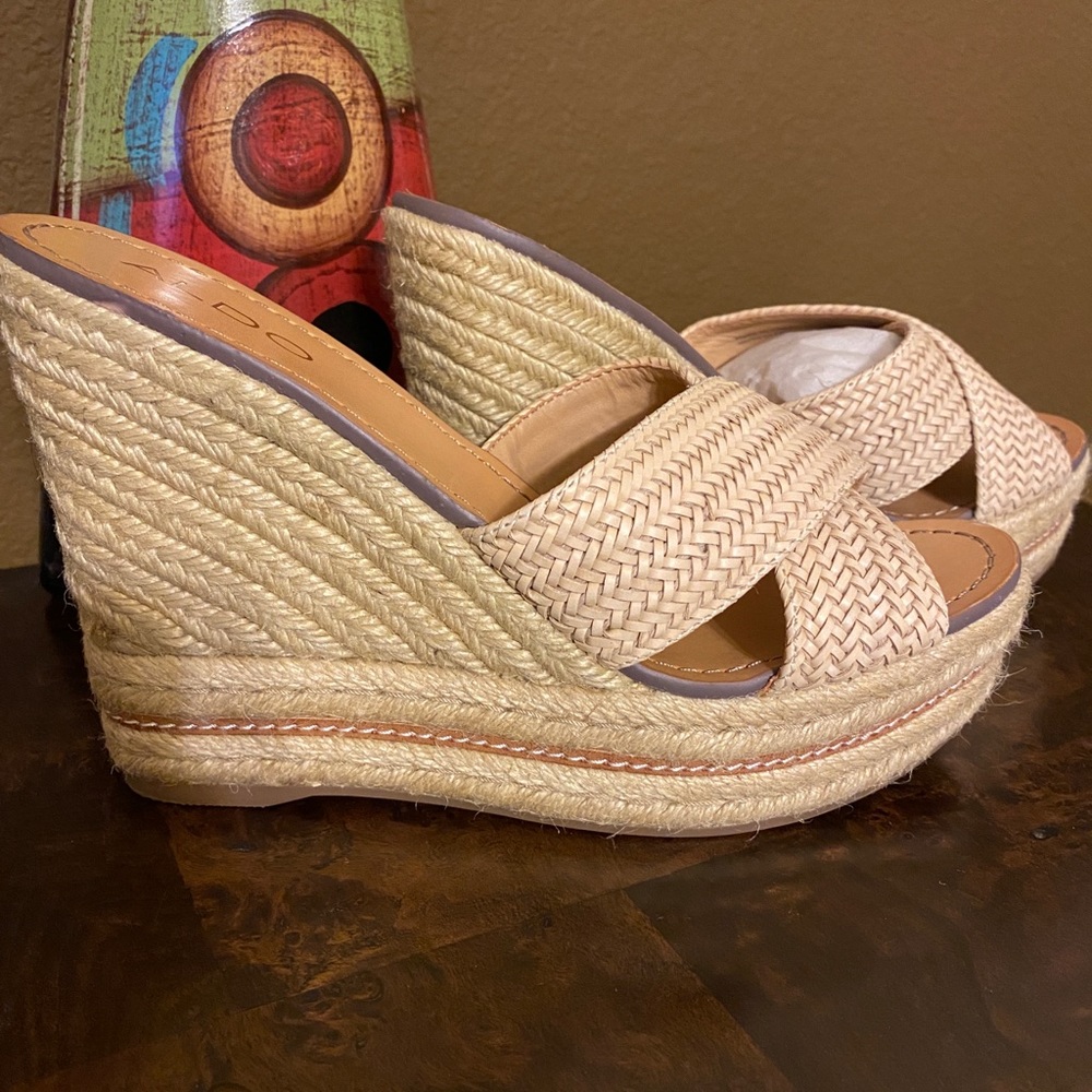 Women’s shoes wedges